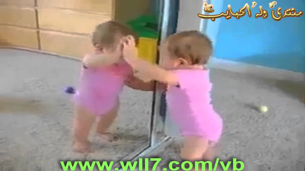 طفل زي العسل اول مره يشوف نفسه في المرايه Youtube 