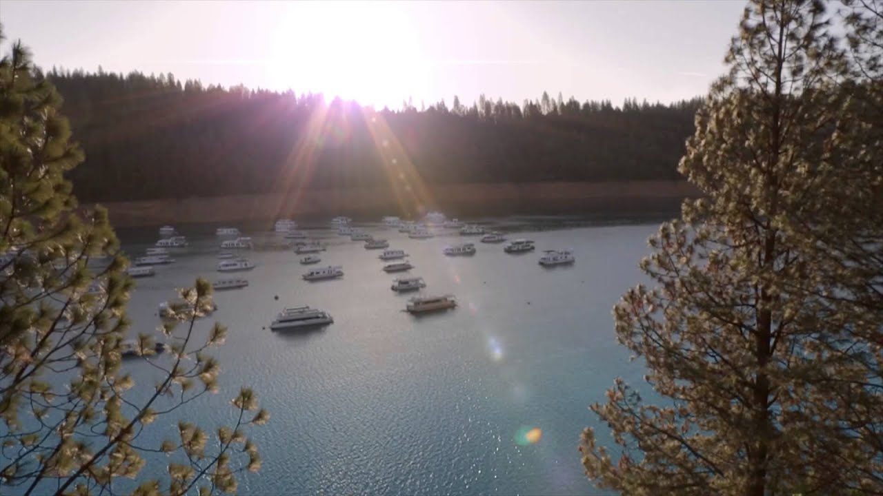 GO HOUSEBOATING - FRIENDS