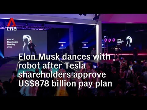 Elon Musk dances with robot after Tesla shareholders approve US$878 billion pay plan