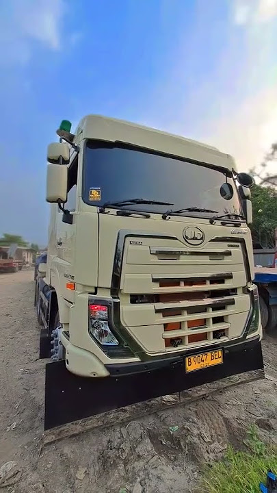 truk UD quester mbois keren abis story kontainer trailer kontainer trailer #shots