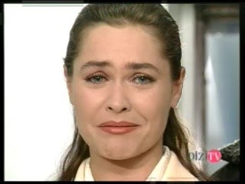 Süper Yıldız - Leyla, son nefesini verirken bebeğini Zeynep'e emanet ediyor(1996)