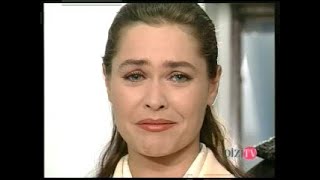 Süper Yıldız - Leyla, son nefesini verirken bebeğini Zeynep'e emanet ediyor(1996)