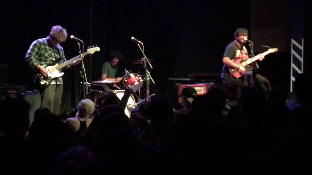 Guarda Red Pears -- "Daylight Moonlight" -- Live su YouTube Guarda Red Pears -- "Daylight Moonlight" -- Live su YouTube