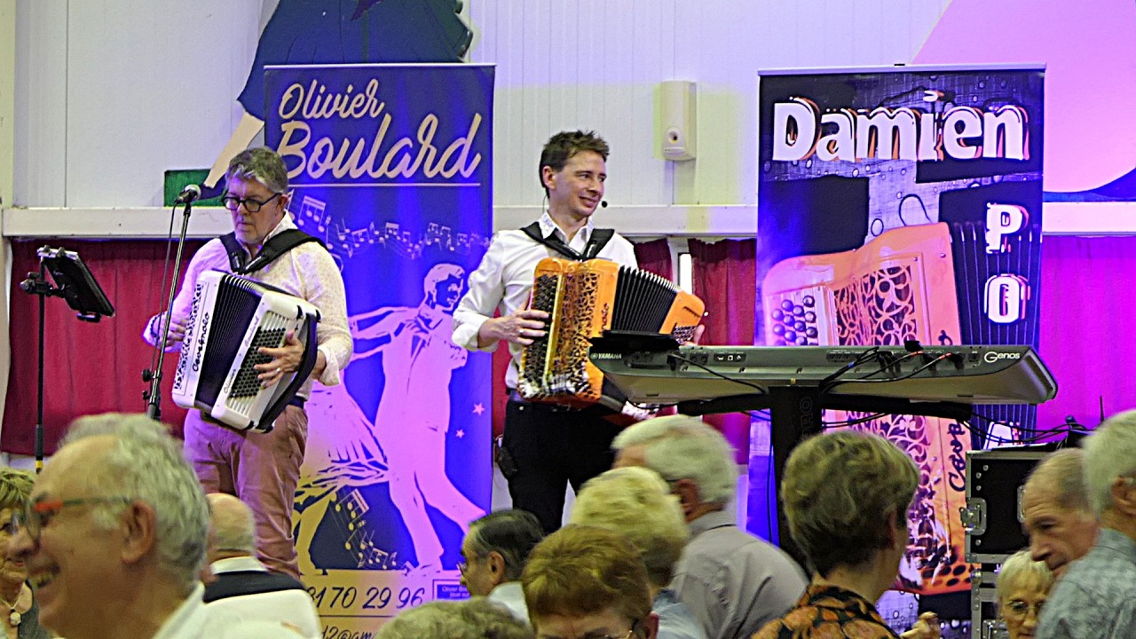 Damien POYARD & Olivier BOULARD. AMBIANCE..10' de folie avec la chorale des  danseurs de Bitry (58).