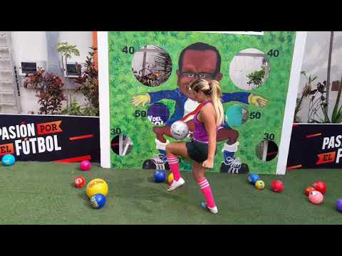 INCREÍBLE: MACARENA VÉLEZ DOMINANDO LA PELOTA!!!