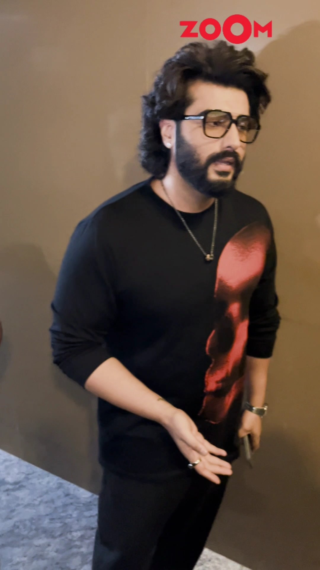 Arjun Kapoor gets ANGRY at paps as he ARRIVES for Sky Force screening ? #arjunkapoor #shorts