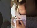 【生後3ヶ月】寝る前にブランケットをもみもみするクセが可愛いすぎる☺️♡そして眠くなってきたのが分かりやすいから寝かしつけ助かる👶🏻