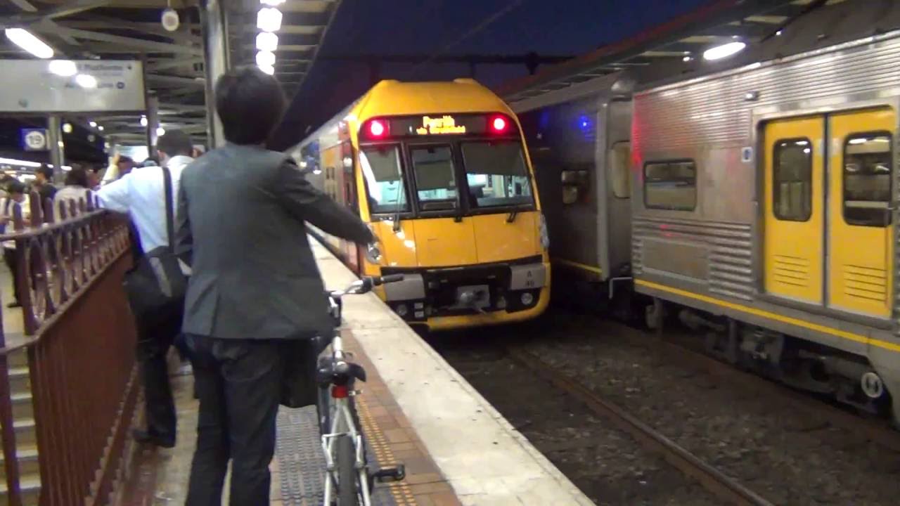 Sydney Central Railway Station Sydney Trains, platforms 18/19, concourse and train spotting