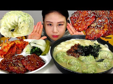 떡만둣국 Rice Cake Soup with Dumplings Tteokgalbi Korean Short Rib <strong>Patties</strong> 먹방 Mukbang Eating Sound