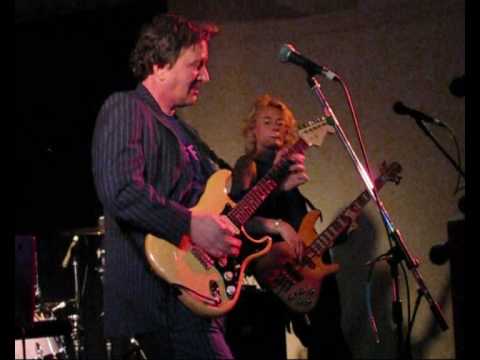 Glenn Tilbrook and the Fluffers - Beachland Ballroom