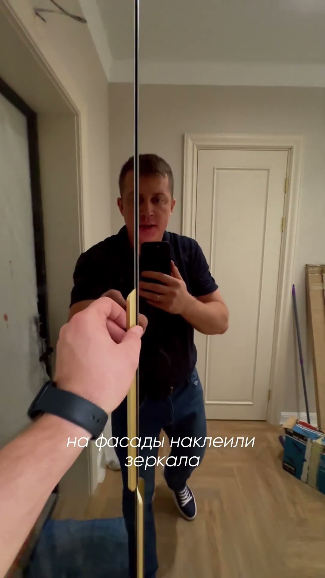 Подвесной шкаф в прихожей