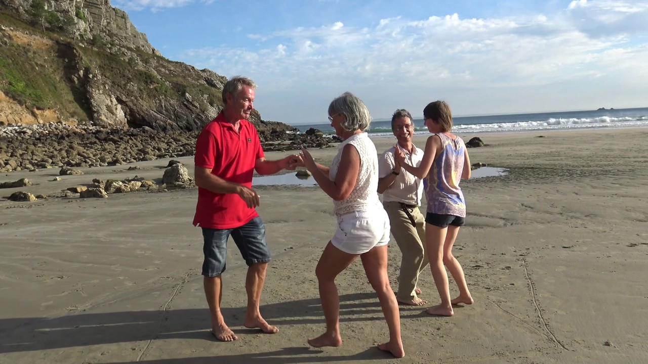 Vacances En Bretagne Plage Et Tourisme Video Et Salsa Youtube