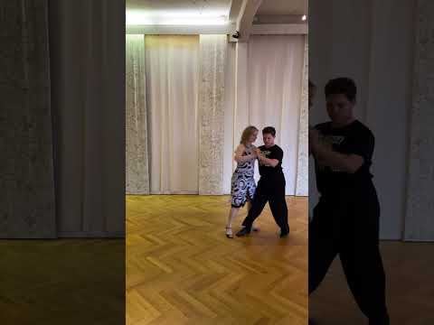 Argentine Tango 👉 Daily Step 141 (Turning around the woman - "Pajaro Ciego" - Rodolfo Biagi)