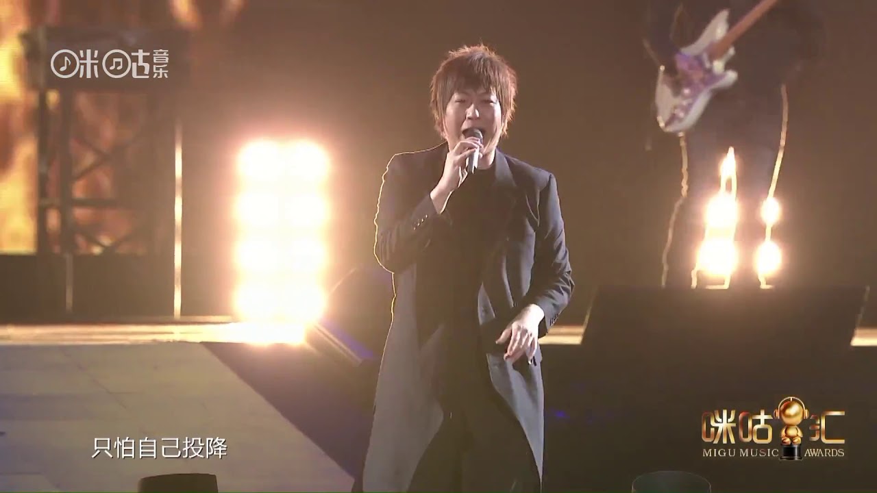 五月天《倔强》·第十二届音乐盛典咪咕汇20181208 - YouTube