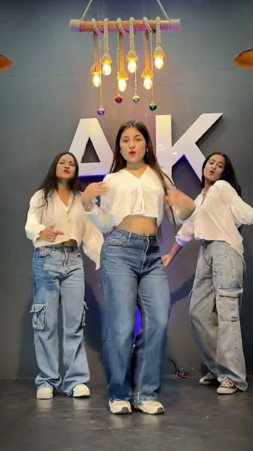 Votka lgake? #youtube #ytshorts #dance #trending #viralvideo #upneetkaur #bollywood