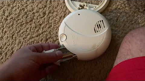 How to Changing Battery in a First Alert Smoke Detector (with Drawer)