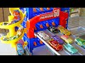 100 Tomica &amp; Disney Cars ☆ I played in the 5-story parking lot that automatically departs ♪