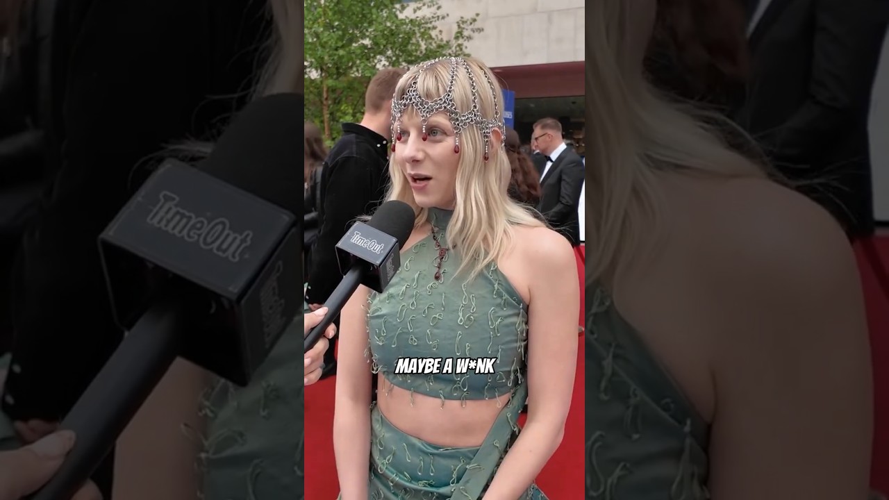 AURORA giving the realest answer possible 🍺🧝🏻♀️