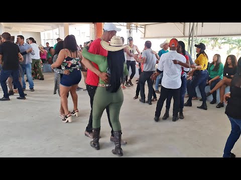 O BAILE NÃO PODE PARAR - DANÇANDO FORRÓ NO BAILÃO DO NILLO ROCHA SANFONEIRO (VANERA)