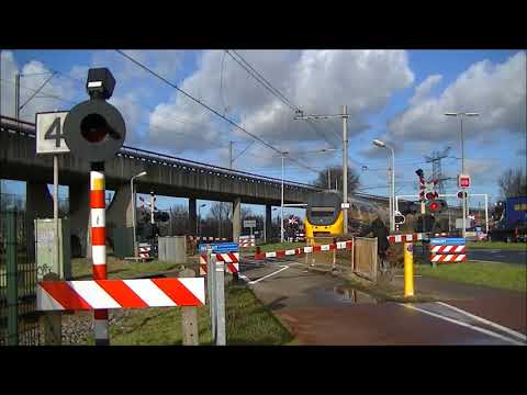 Spoorwegovergang Zaandam // Dutch railroad crossing