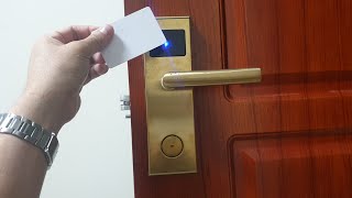 نظام قفل باب الفندق: كيفية تعيين رقم الغرفة لقفل الباب باستخدام البطاقة