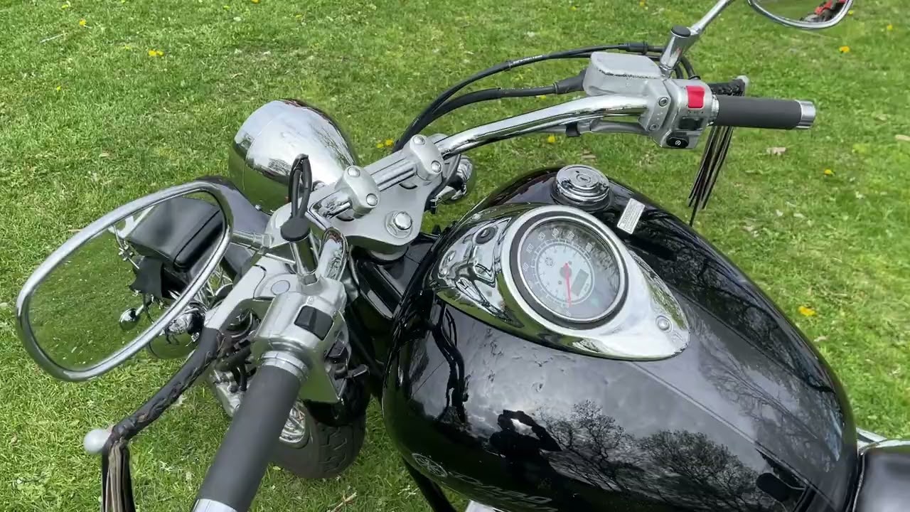 Motorcykel Yamaha Dragstar 1100 (låga mil)