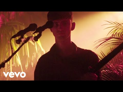 Glass Animals - Hazey (Live in London)