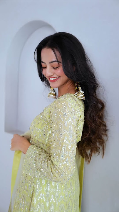 One closet, a thousand moods❤️ @HELLYSHAH #favsong #newmusic