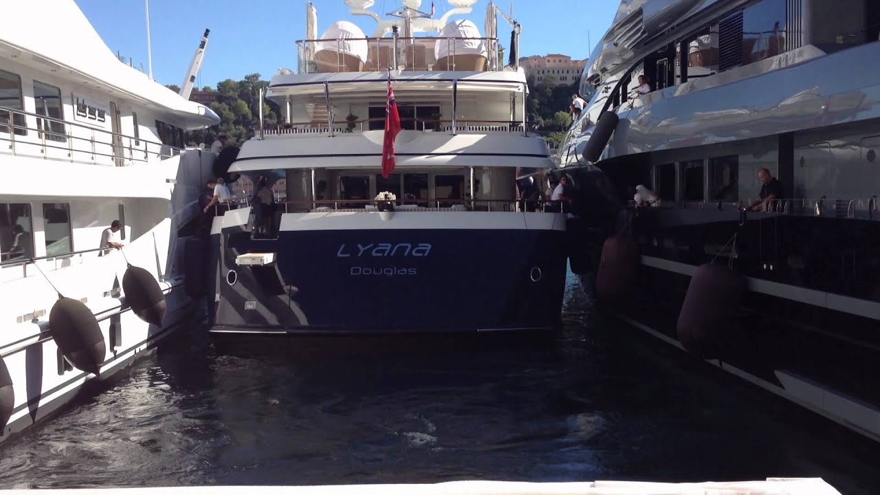 docking mega yacht