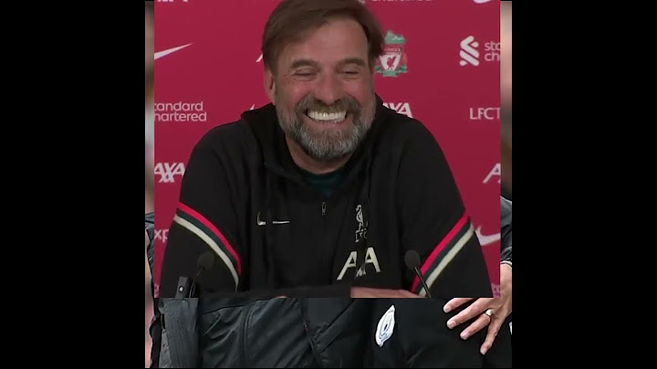 Jürgen Klopp laughs at Pep Guardiola