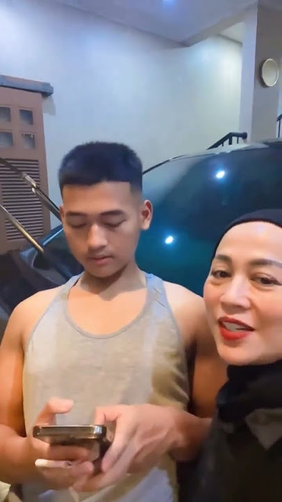 Adorable because they live together in Teh Shanty's house, she invites her brother Abi to go out ...