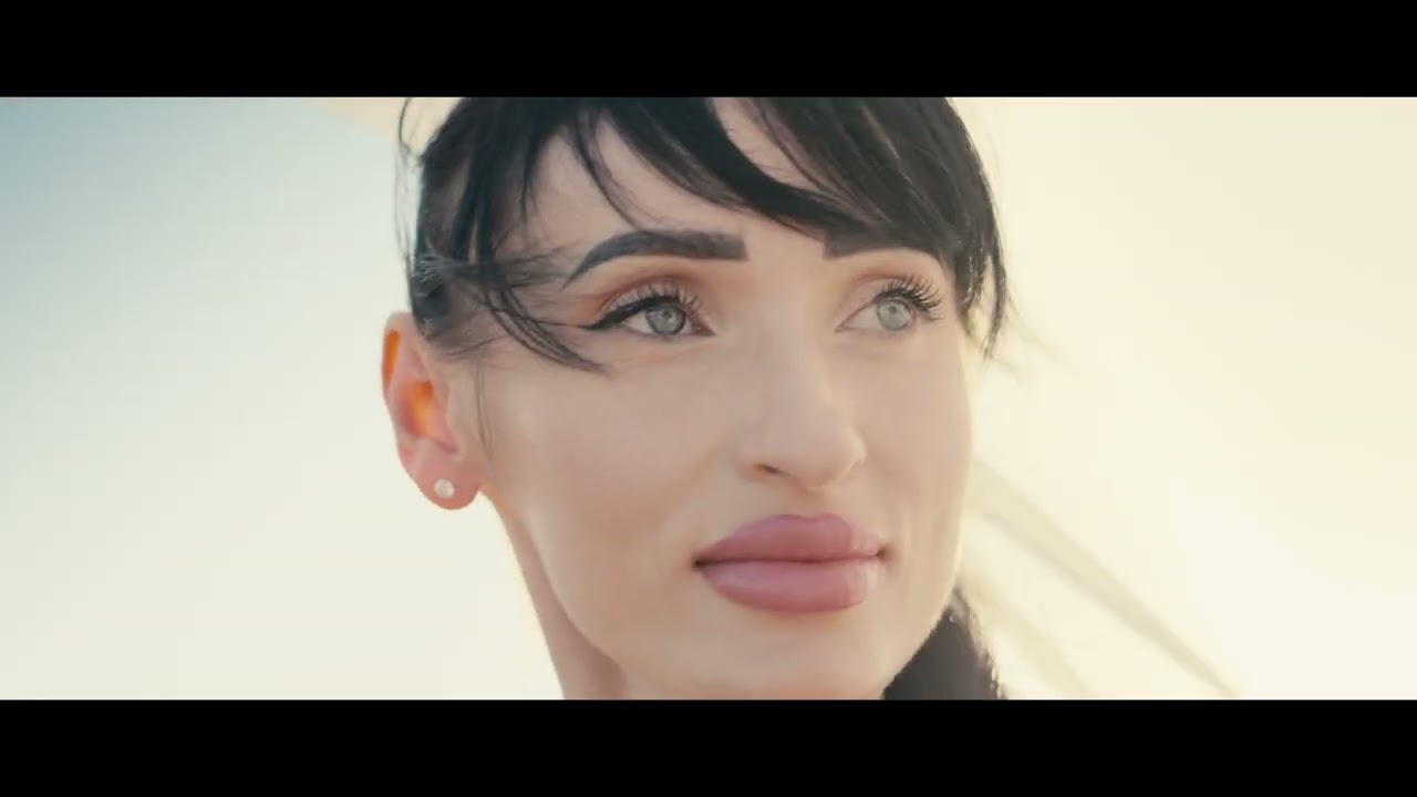 Emilia - Portrait Video - Sony A7IV - Sony 50mm