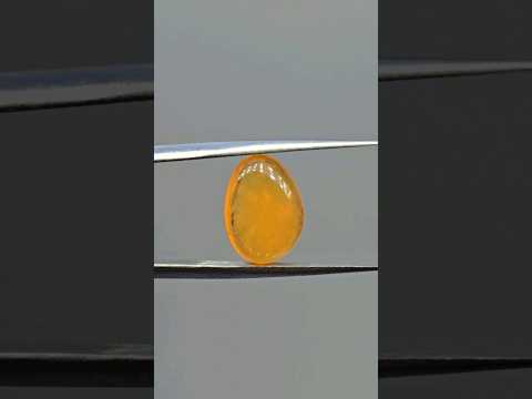 Вогнянний опал кабошон - вставка для ювелірних виробів, природний камінь для створення прикрас 1,7 ct, видео 1