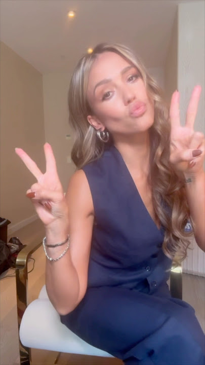 Boss sizni uning külotlari va mushuklarini yalashga majbur qiladi Voyaga etgan ayollarning porno fotosuratlari miltillaydi