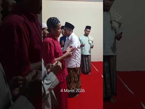 Bermusofahah selesai sholat Isya' di Rumah Bang Ucin