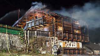 Casa in fiamme a Caoria: impegnativo intervento dei vigili volontari