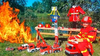 Пожарные машины Bruder МНОГО аксессуаров для пожарных Обзор Игрушек и играем в пожарных Тушим пожар(Пожарные машины Bruder МНОГО аксессуаров для пожарных Обзор Игрушек и играем в пожарных Тушим пожар БОЛЬШОЙ..., 2016-11-19T14:20:54.000Z)