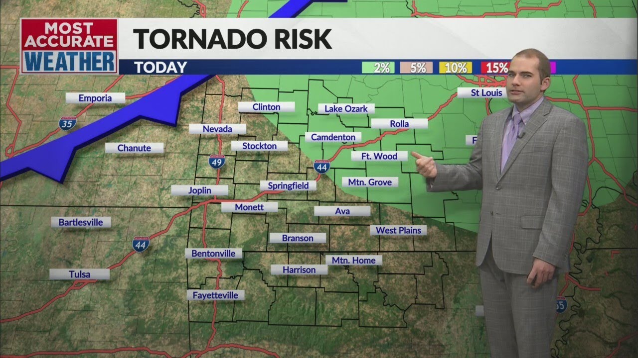 Tracking thunderstorm risk this afternoon - YouTube