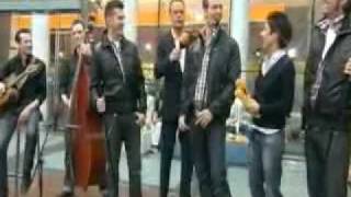 Video voorbeeld van "The Baseballs - Umbrella (live)"