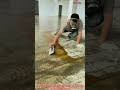 エポキシ床コーティング！手作業による施工技術