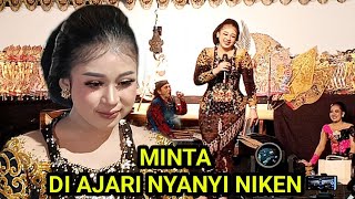 Niken Salindry Selalu Kemekel Bila Satu Panggung Dengan Pak Rudi Gareng