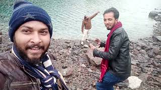 Hunza me blue lake ki bht  khobsurat nazara hai