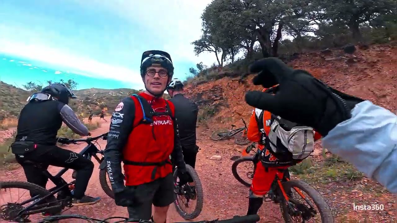 Enduro en las sendas más top Atenas Penyalva Arturo. 