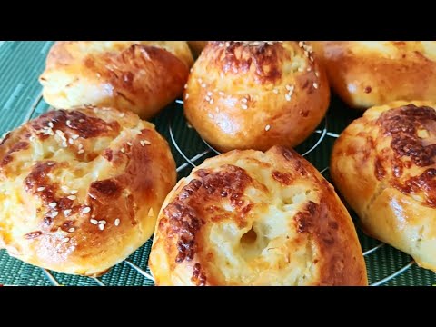 Видео рецепт Булочки с сыром и луком