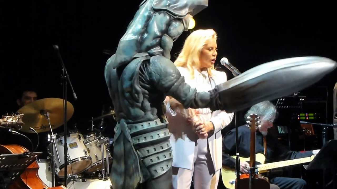 Sylvie Vartan A Tokyo En Compagnie De L Alien Baltan Youtube Sylvie Vartan A Tokyo En Compagnie De L Alien Baltan Youtube