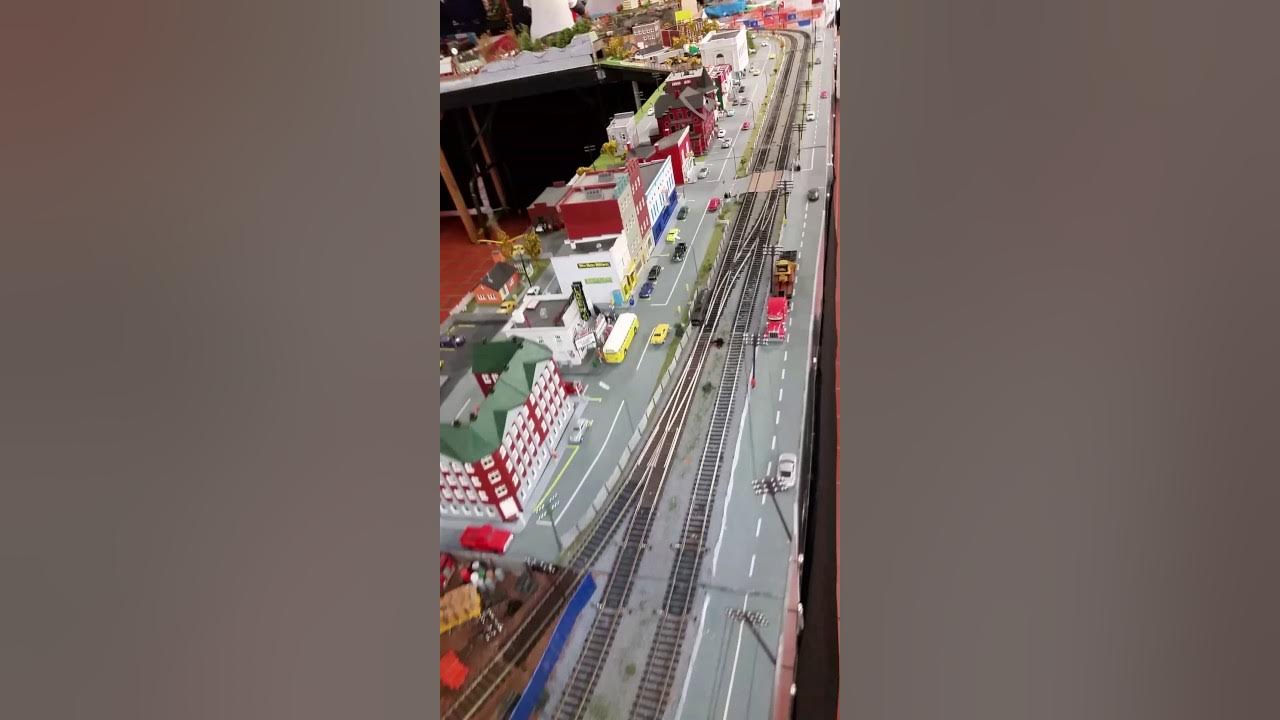 Énorme maquette de train à l'Expotrain modelisme Laval. (Le salon du
