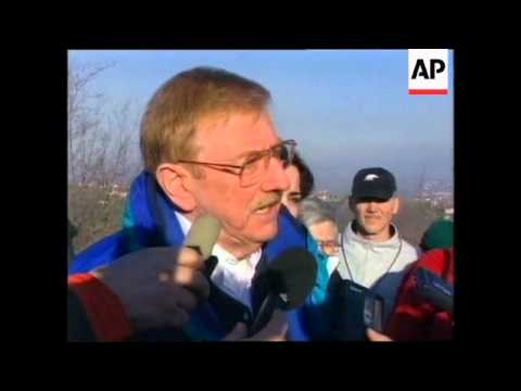 (V) KOSOVO: MASSACRE SITE VISITED