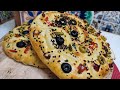 خبز زيتون و بصل خفيف و مشهي بطعم لا يقاوم بطريقة سهلة و واضحة     
