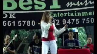 Menunggu   Yunita Asmara