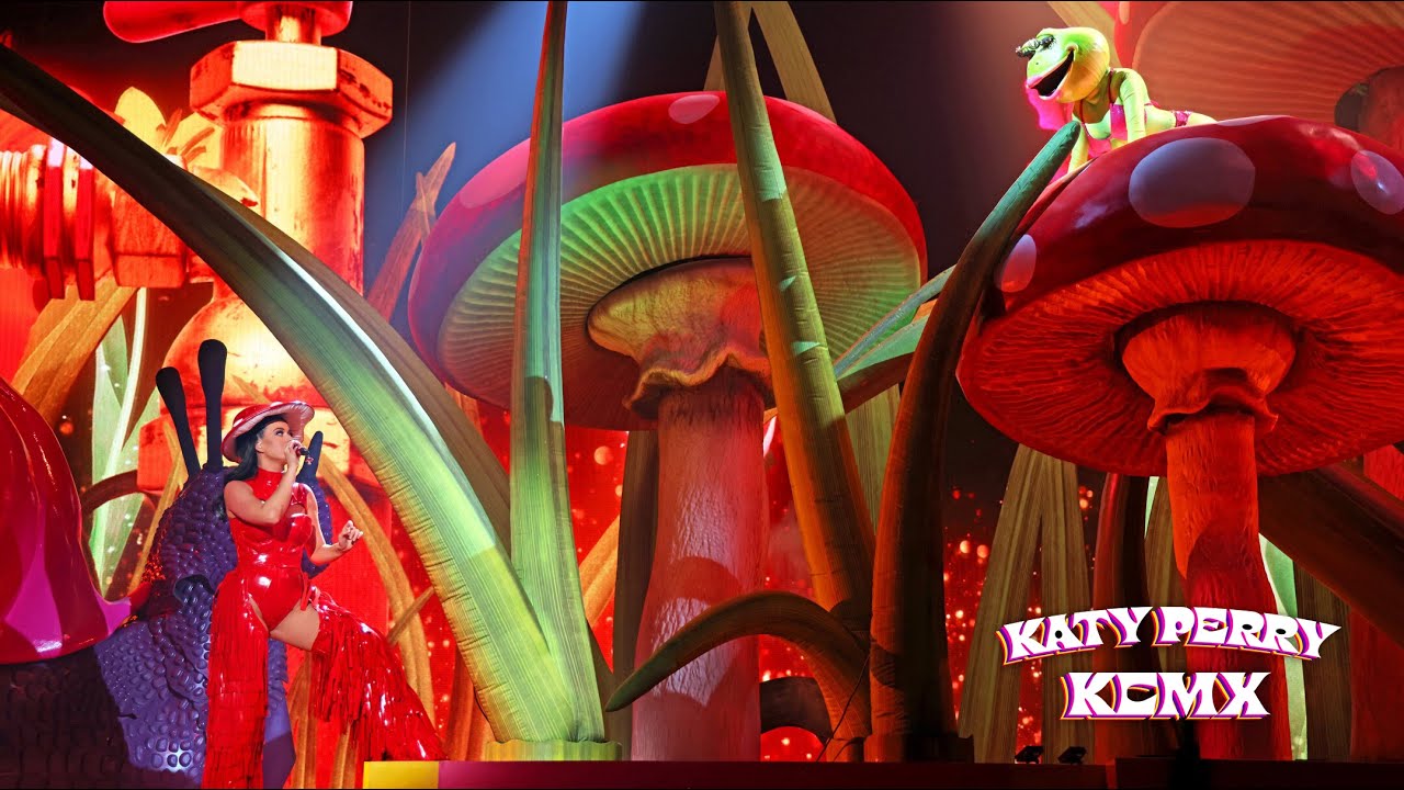 Katy Perry - I Kissed a Girl (En vivo desde #PLAY Las Vegas)